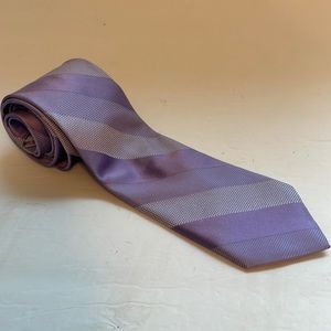 Q custom clothier 100% Italian silk necktie tie lavender awesome 56” x 3.5”